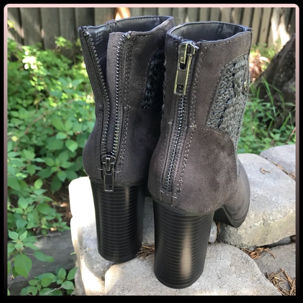 ❌SOLD❌🎉 HP! 🎉 Juicy Couture grey booties - Picture 3 of 5
